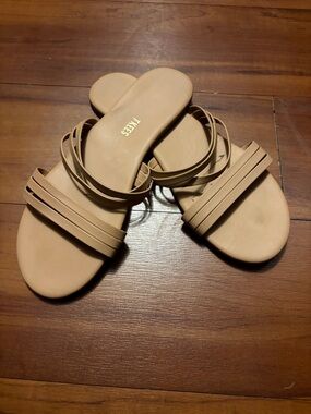 TKEES Women’s Tan Strappy Slide Sandals Sz 10